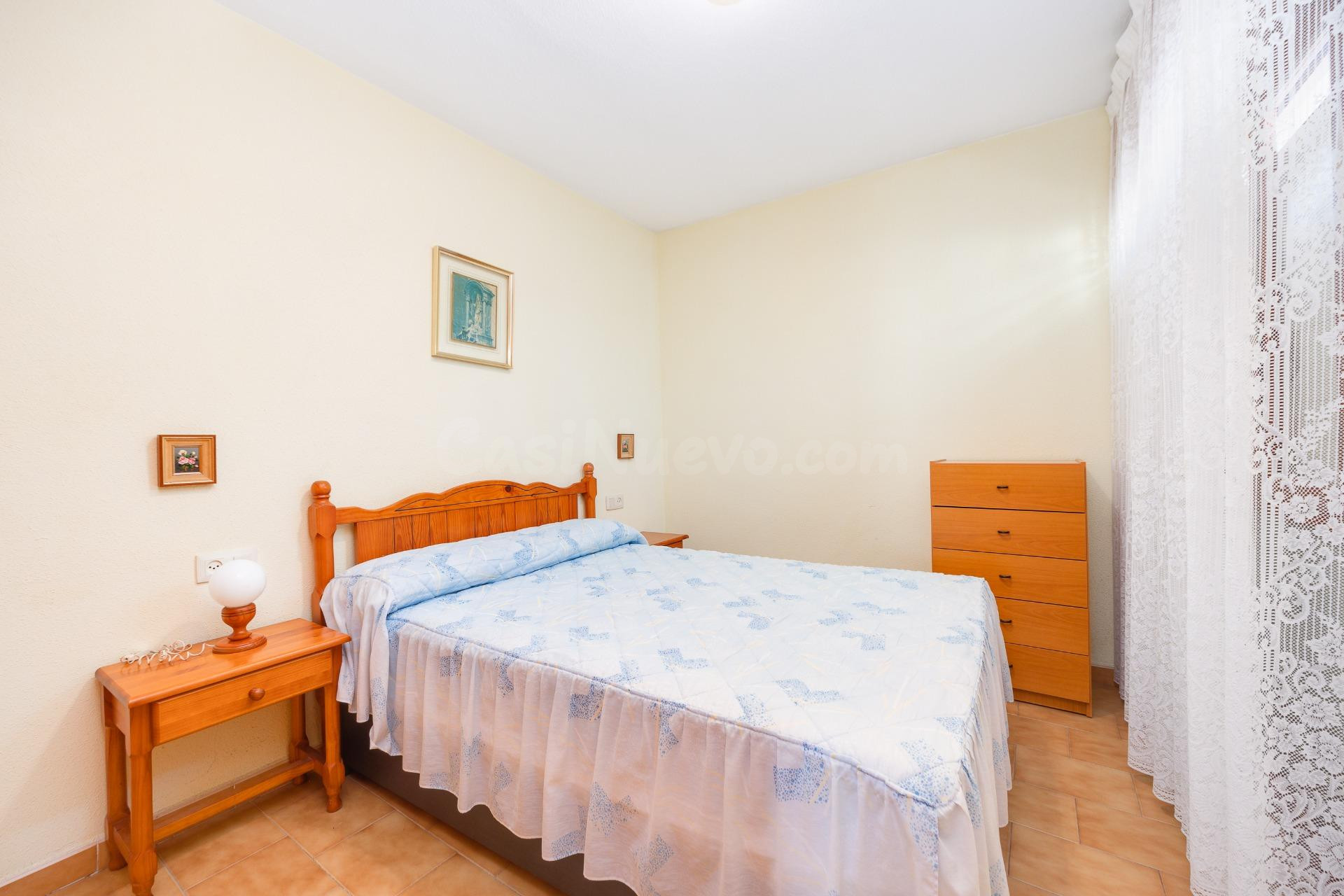 Bungalow de 3 dormitorios con piscina comunitaria en la playa de Los Locos - foto 4