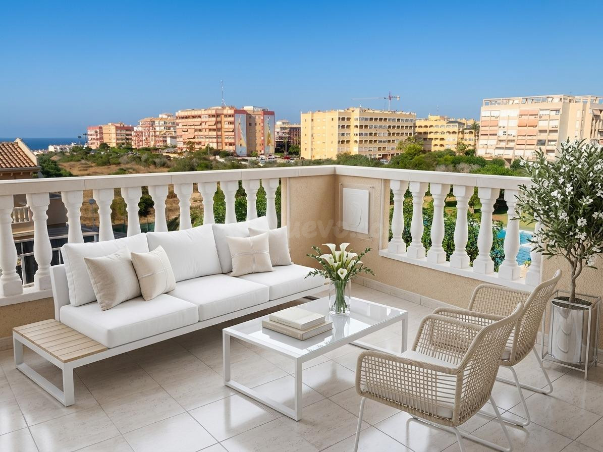 Vive el Mediterráneo desde las alturas en Pueblo Marino, Torrevieja - foto 2