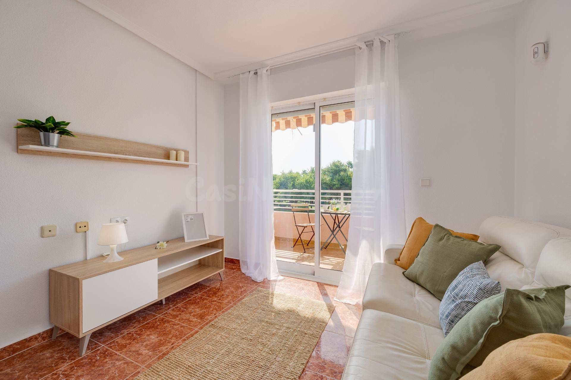 Apartamento de dos dormitorios en residencial con piscina comunitaria