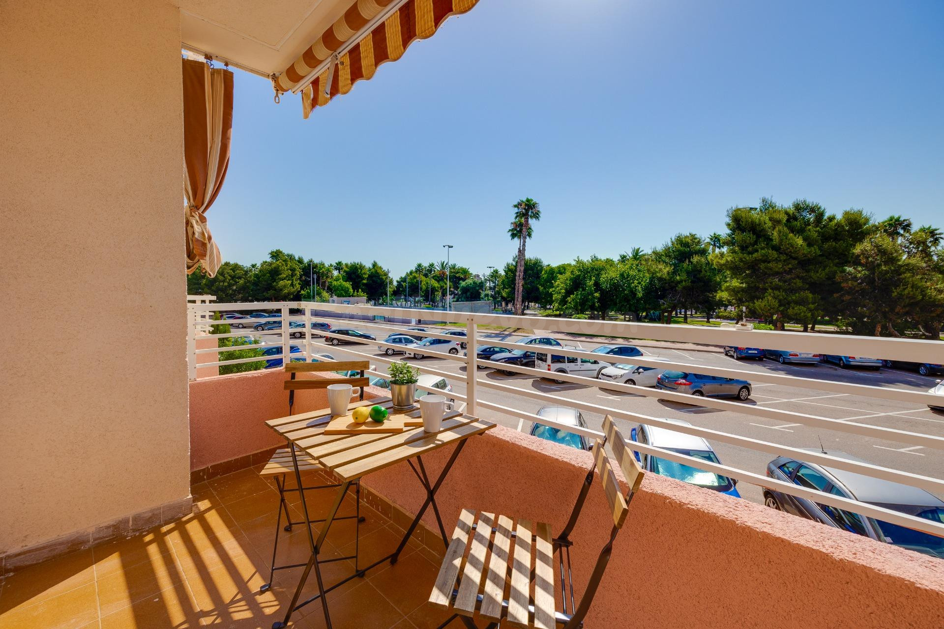 Apartamento de dos dormitorios en residencial con piscina comunitaria - foto 3
