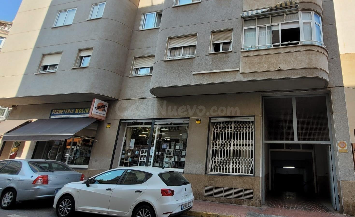 Plaza de garaje cerrada en venta – Playa del Cura, Torrevieja