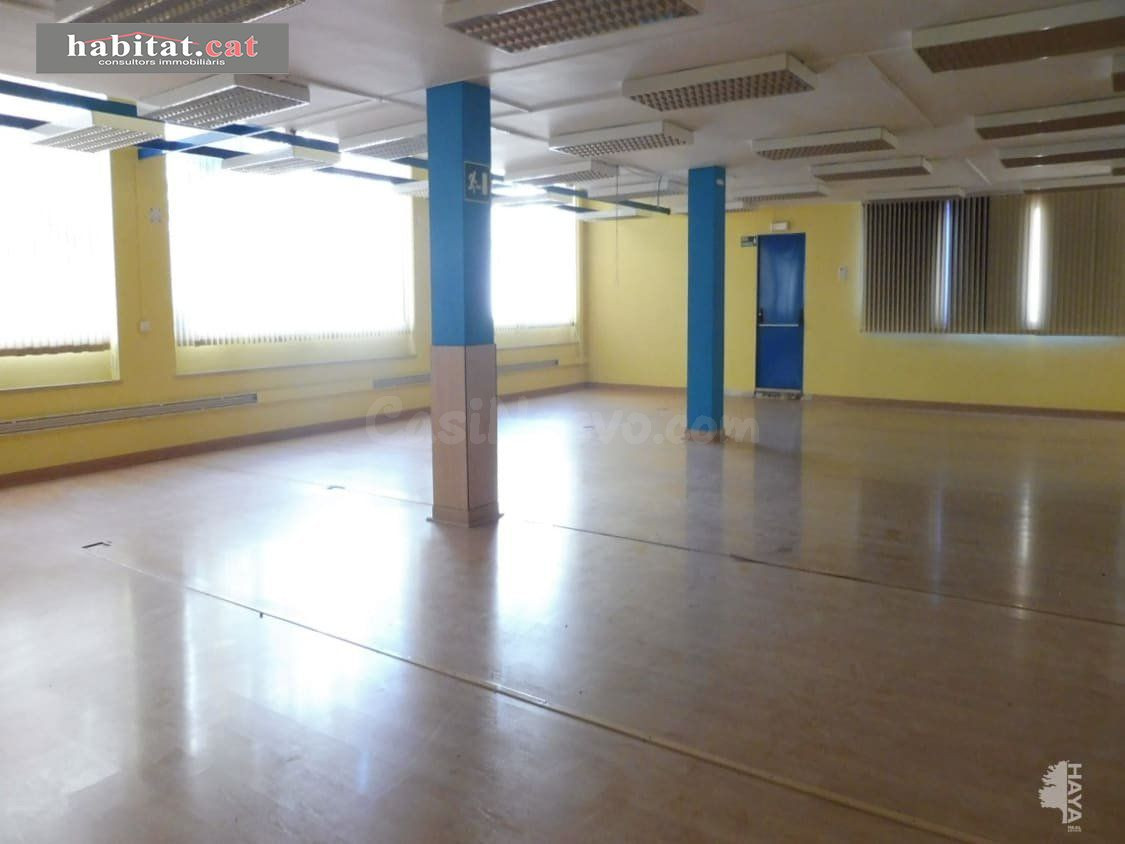 ¡¡LOCAL COMERCIAL ESQUINERO EN VILANOVA I LA GELTRÚ!! - foto 4
