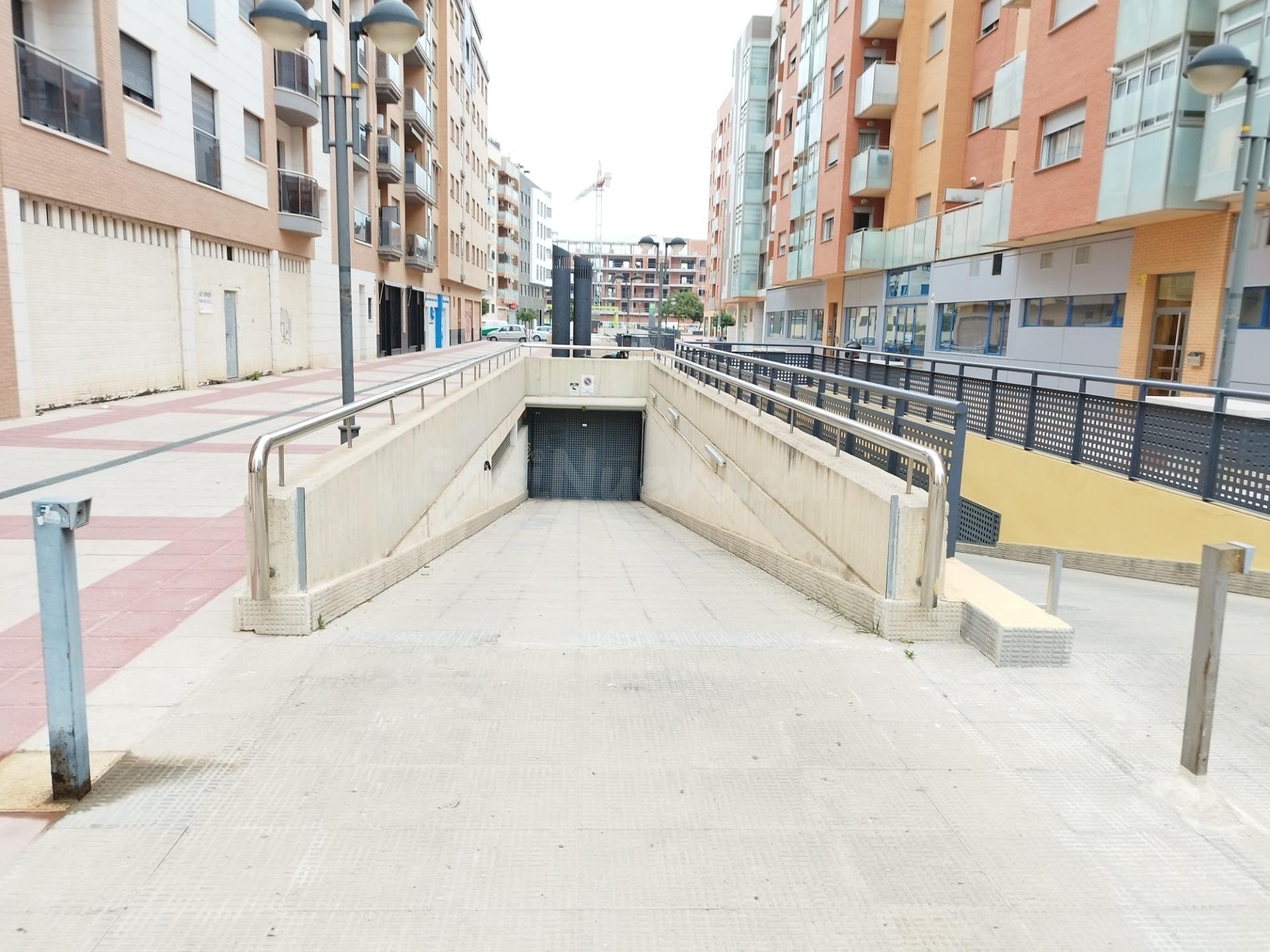 GARAJE EN ALQUILER JUNTO AL SEF