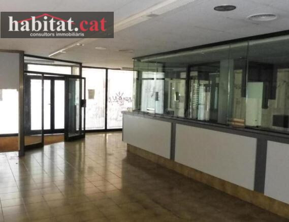 ¡¡ LOCAL COMERCIAL EN VILANOVA - ZONA SANT JOAN !!