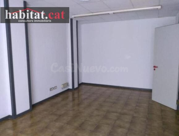 ¡¡ LOCAL COMERCIAL EN VILANOVA - ZONA SANT JOAN !! - foto 4