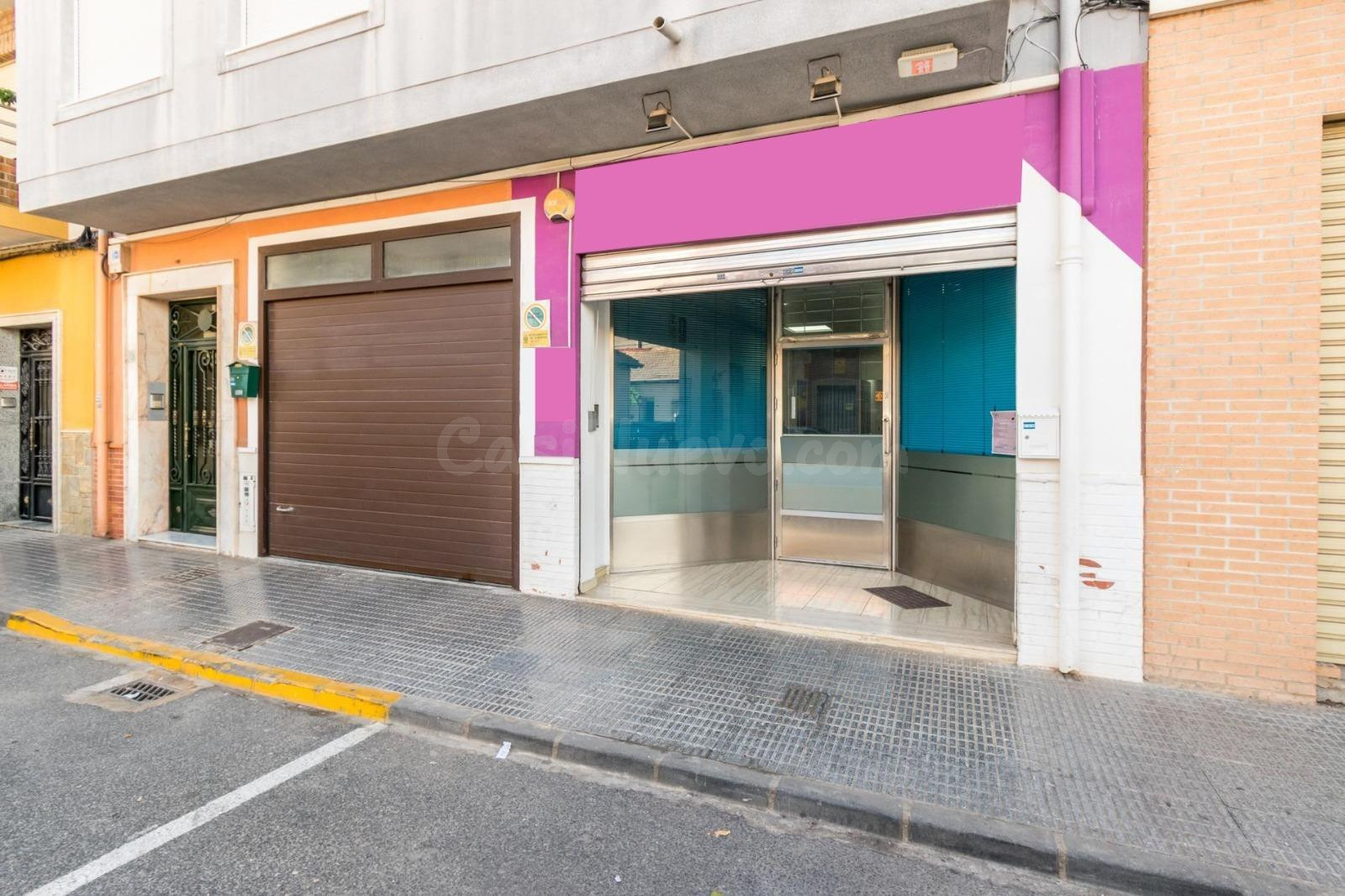 Local comercial reformado en Almoradi