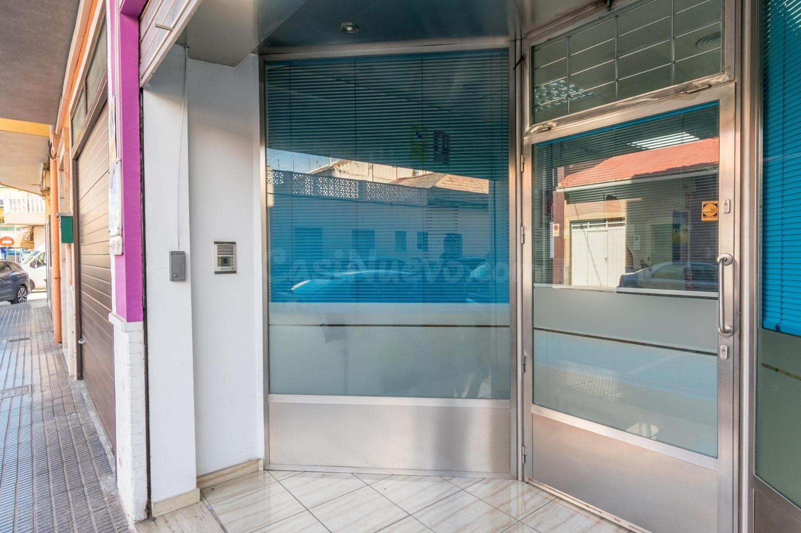 Local comercial reformado en Almoradi - foto 5