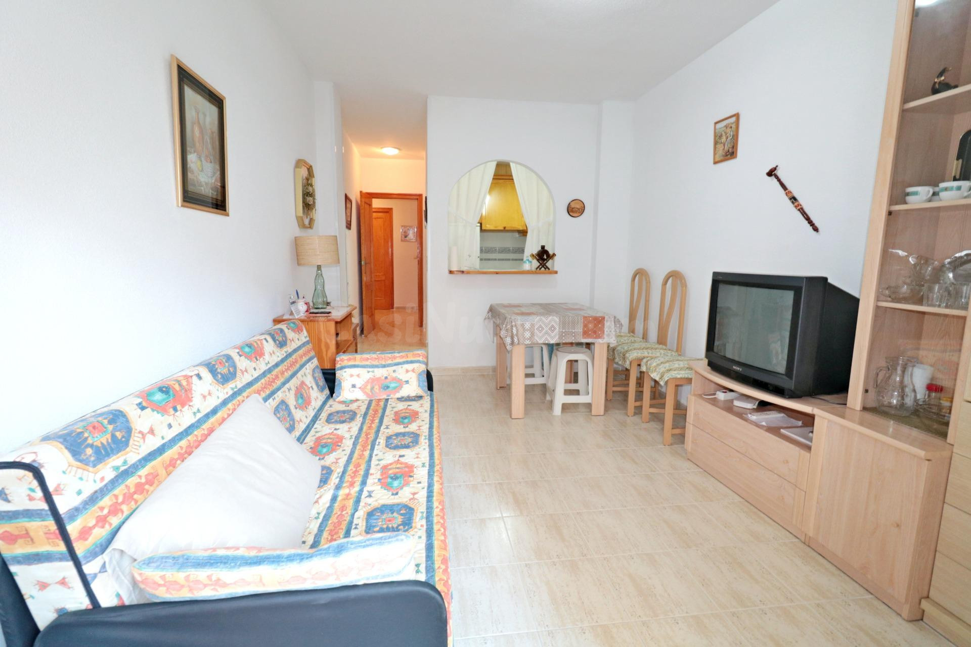 Encantador apartamento en Torrevieja, cerca del mar - foto 2