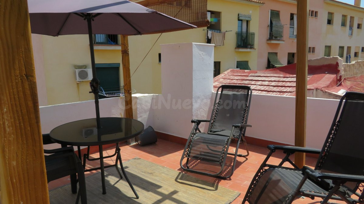 ATICO REFORMADO EN CASCO ANTIGUO - ALQUILER DE TEMPORADA - foto 2