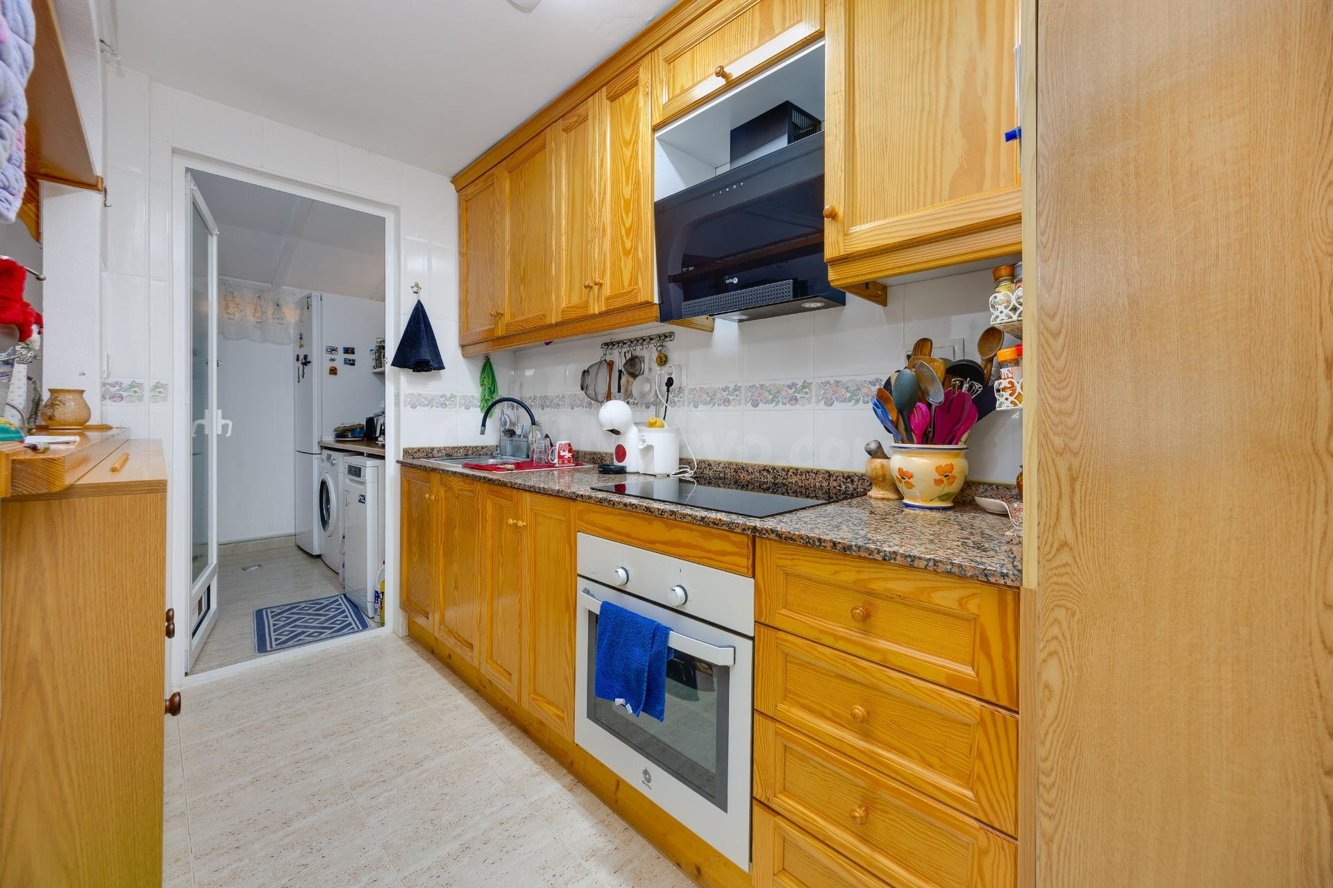 Bungalow de 2 dormitorios y piscina comunitaria en Orihuela  - foto 4