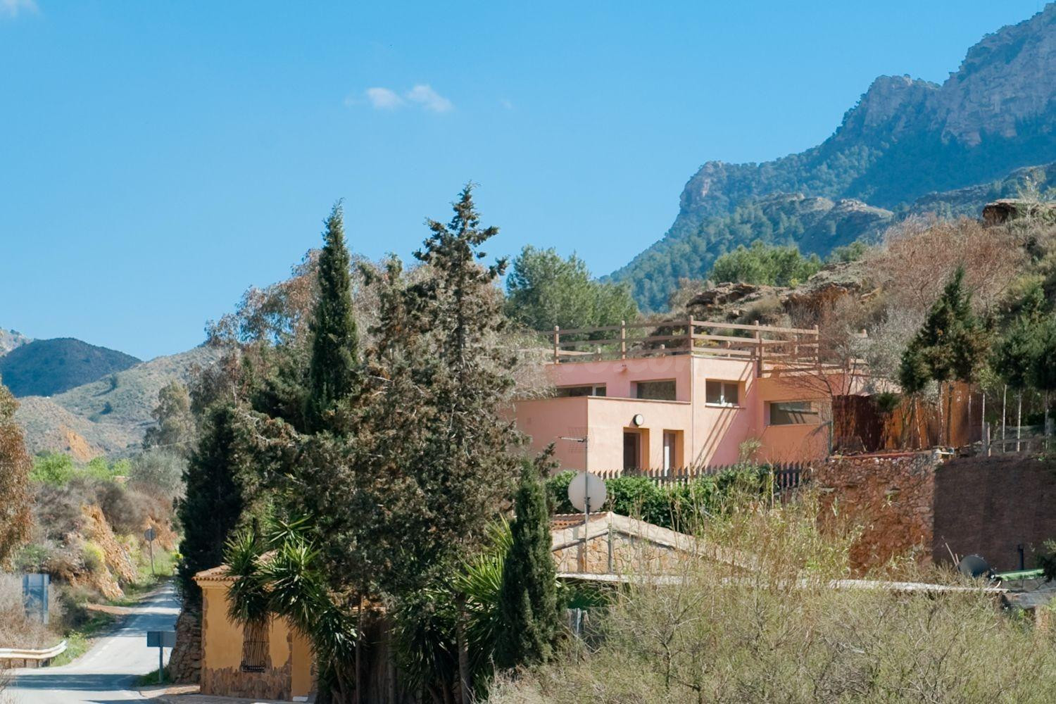 Casa con parcela en Zona de El Garruchal