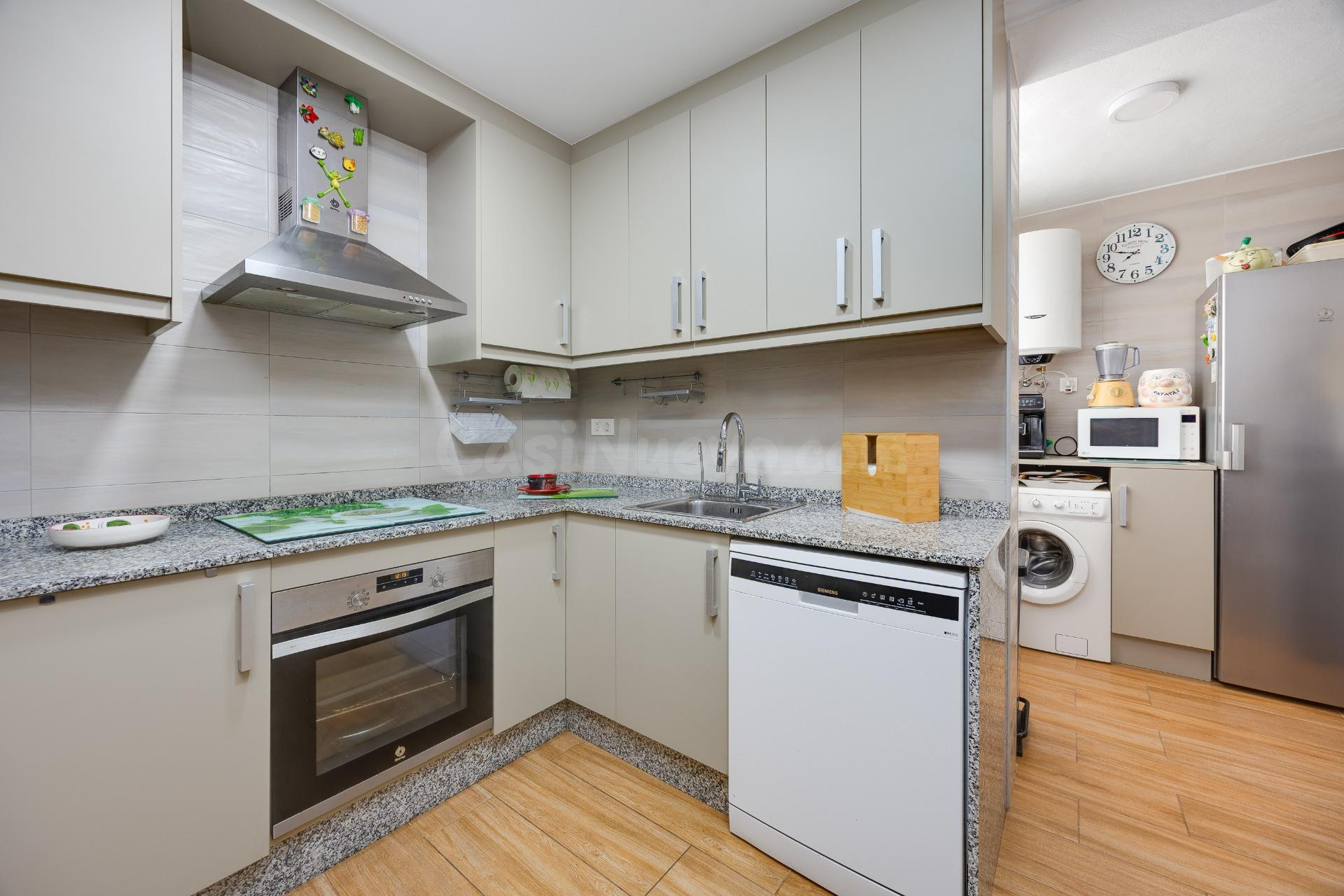 Apartamento reformado de 3 dormitorios y 2 baños a escasos 7 - foto 2