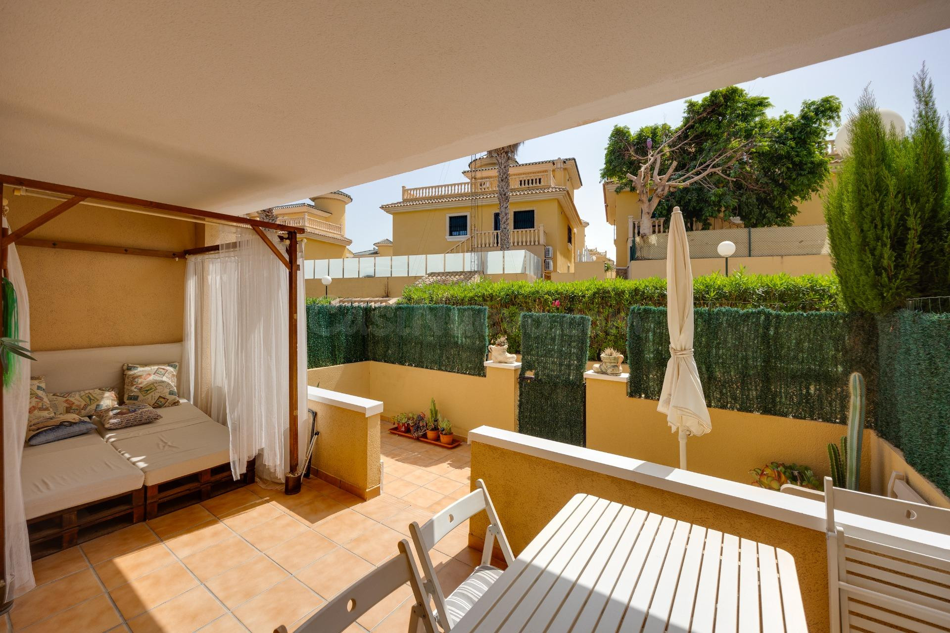 Bungalow de dos dormitorios y piscina comunitaria en Orihuel - foto 5