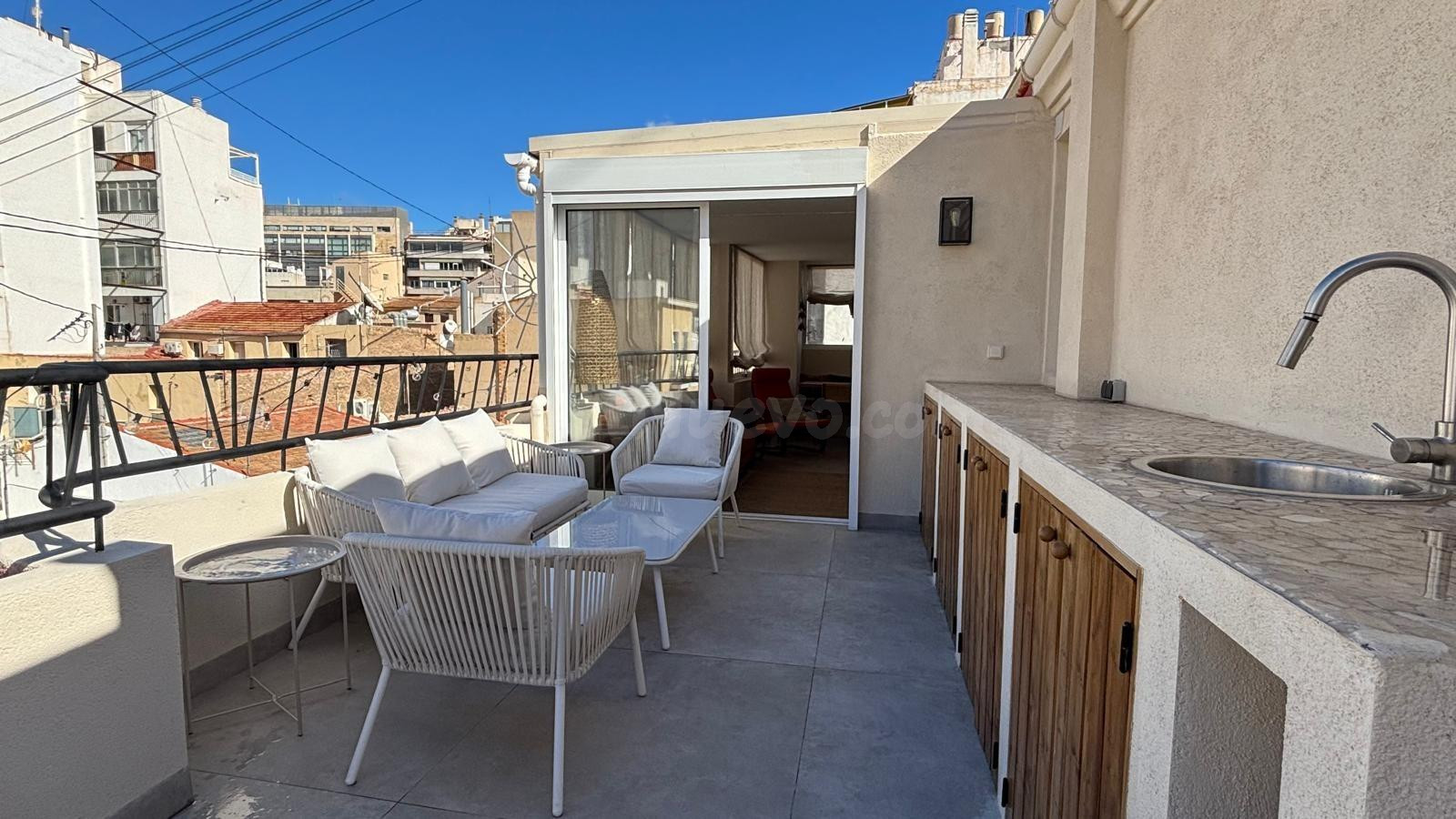 MAGNIFICO ATICO CENTRICO - REFORMADO - 2 habitaciones + 2 BA