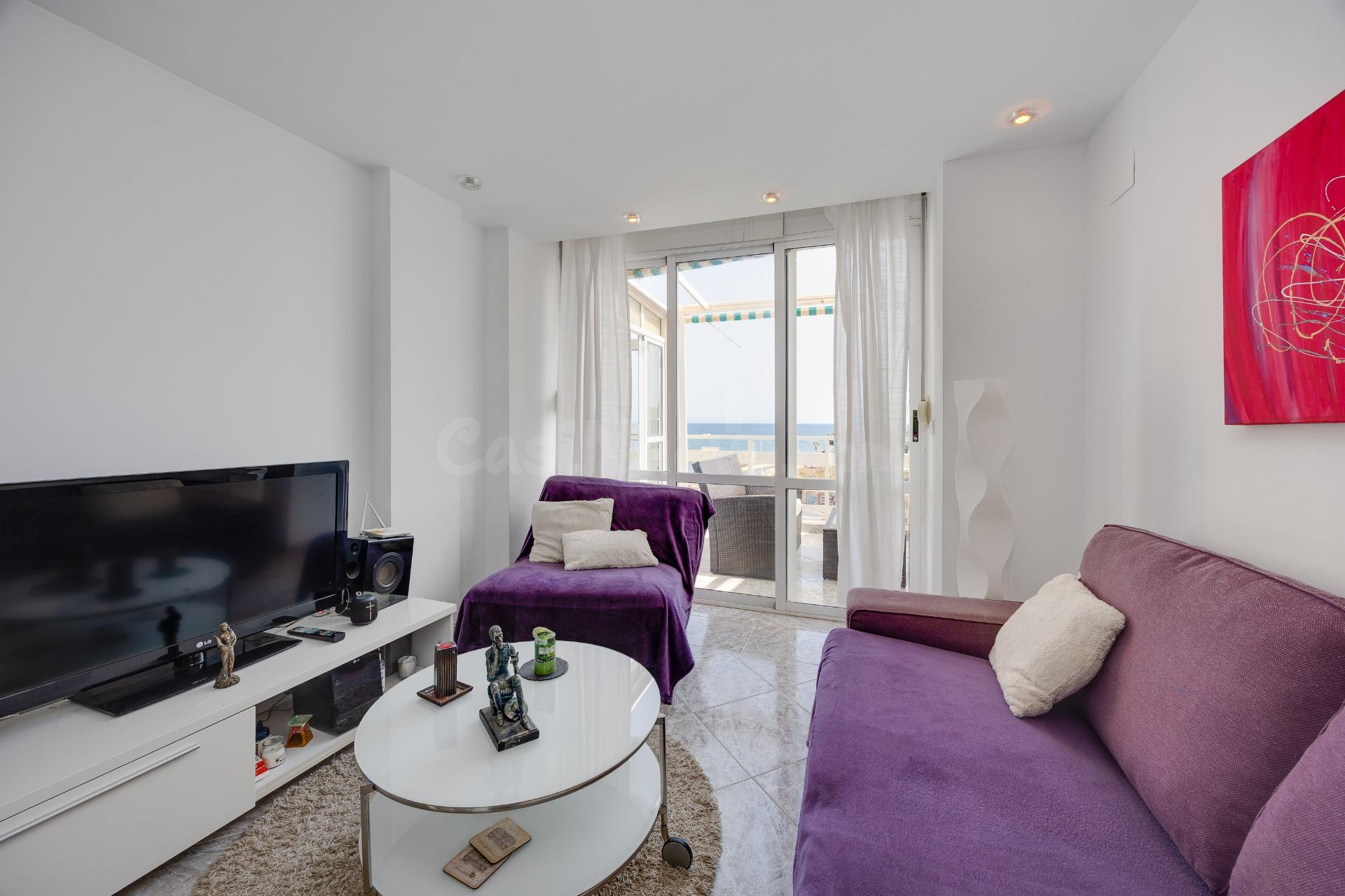 Apartamento de dos dormitorios, en primera línea, con fantás - foto 2