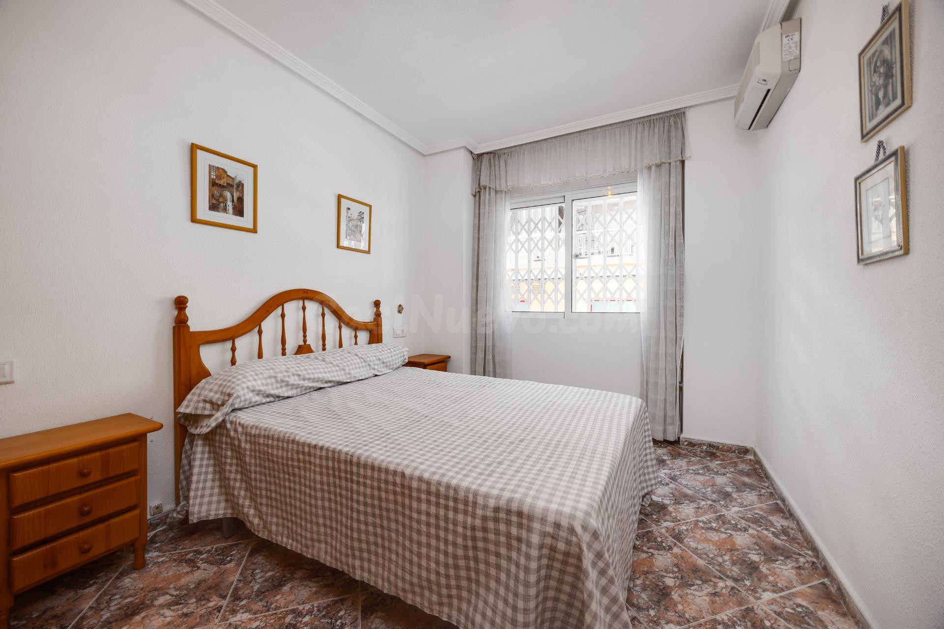 Apartamento de 2 dormitorios en Torrevieja, a 200m de la Pla - foto 3