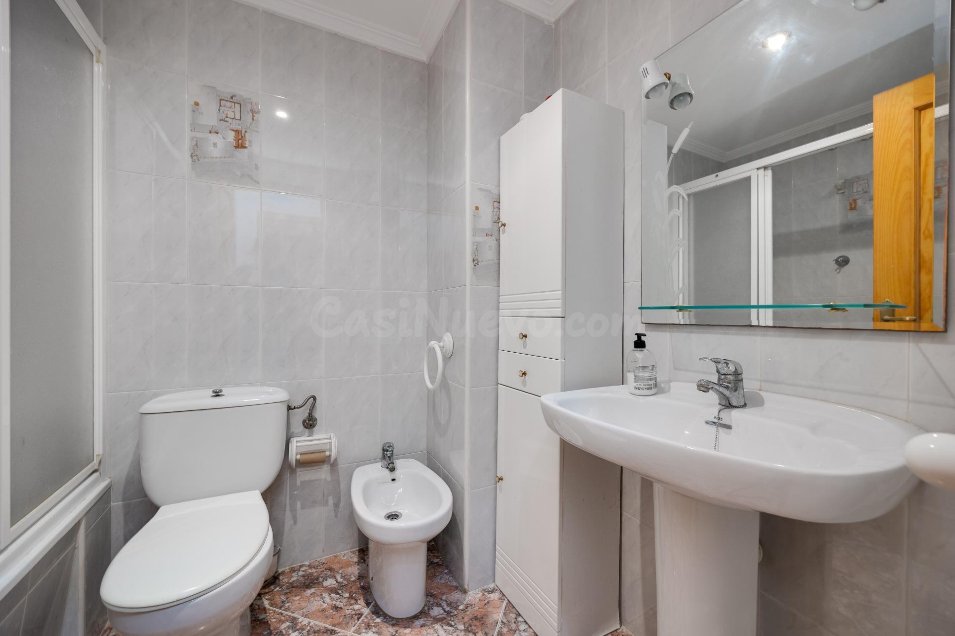 Apartamento de 2 dormitorios en Torrevieja, a 200m de la Pla - foto 5