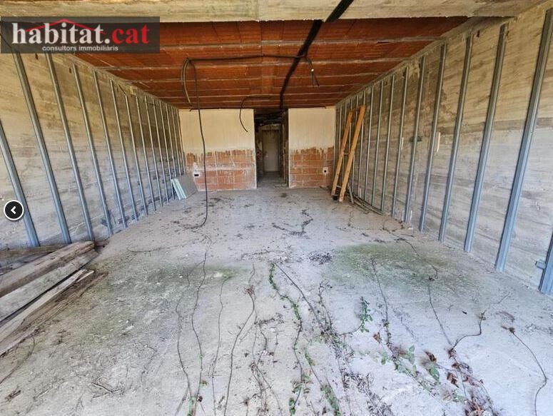 CASA OCUPADA DE OBRA PARADA EN OLIVELLA - CAN SURIA - foto 3