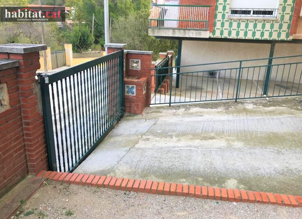 ZONA DE APARCAMIENTO CUBIERTO EN SANT QUINTI DE MEDIONA - foto 4