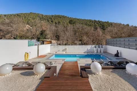 Moderna casa independiente con licencia turística, en la Urb - foto 2