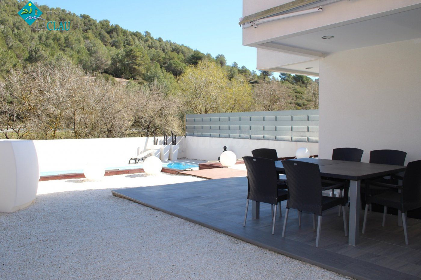 Moderna casa independiente con licencia turística, en la Urb - foto 4
