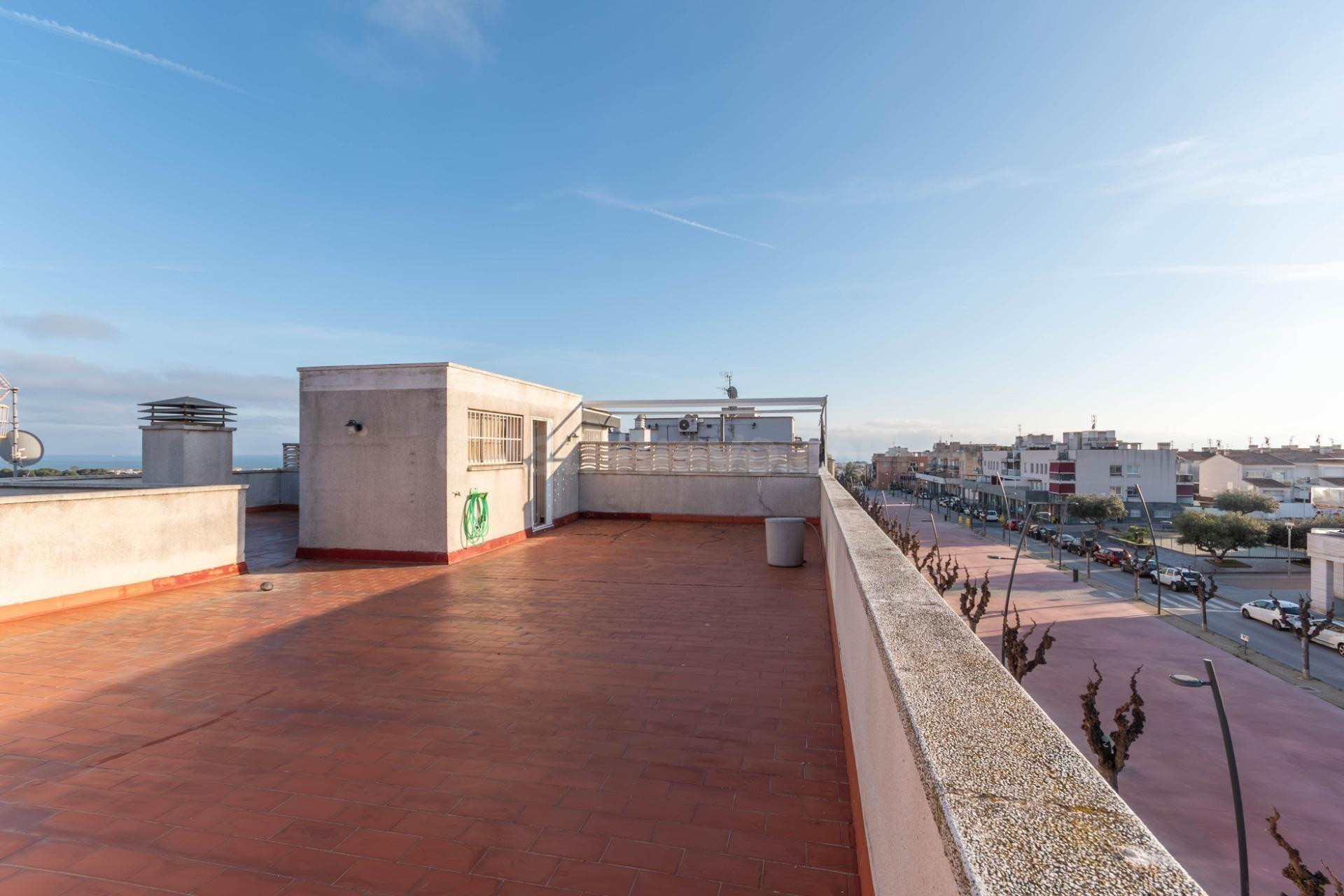 Ático reformado en Cubelles con terraza de 120 m2