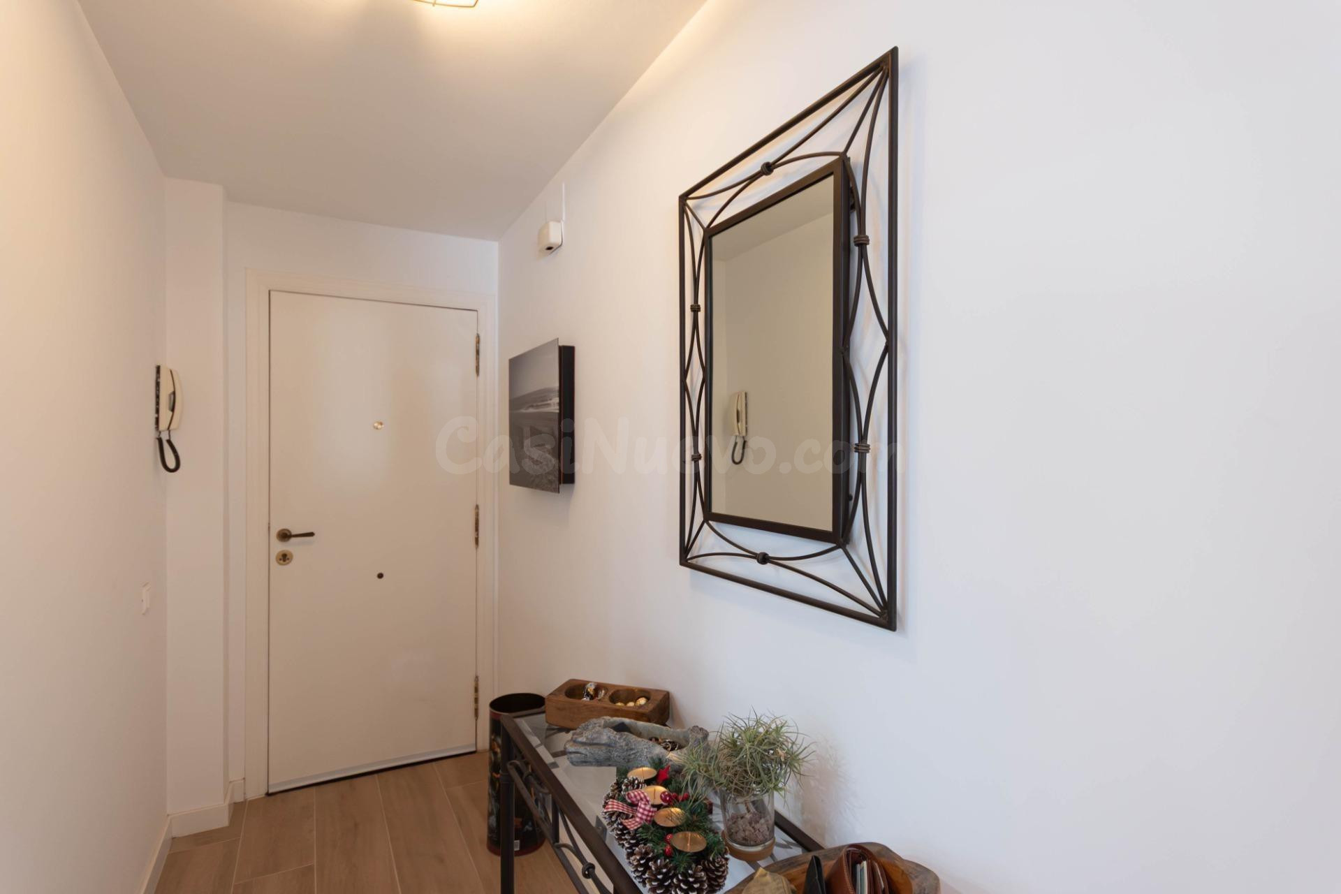 Ático reformado en Cubelles con terraza de 120 m2 - foto 2