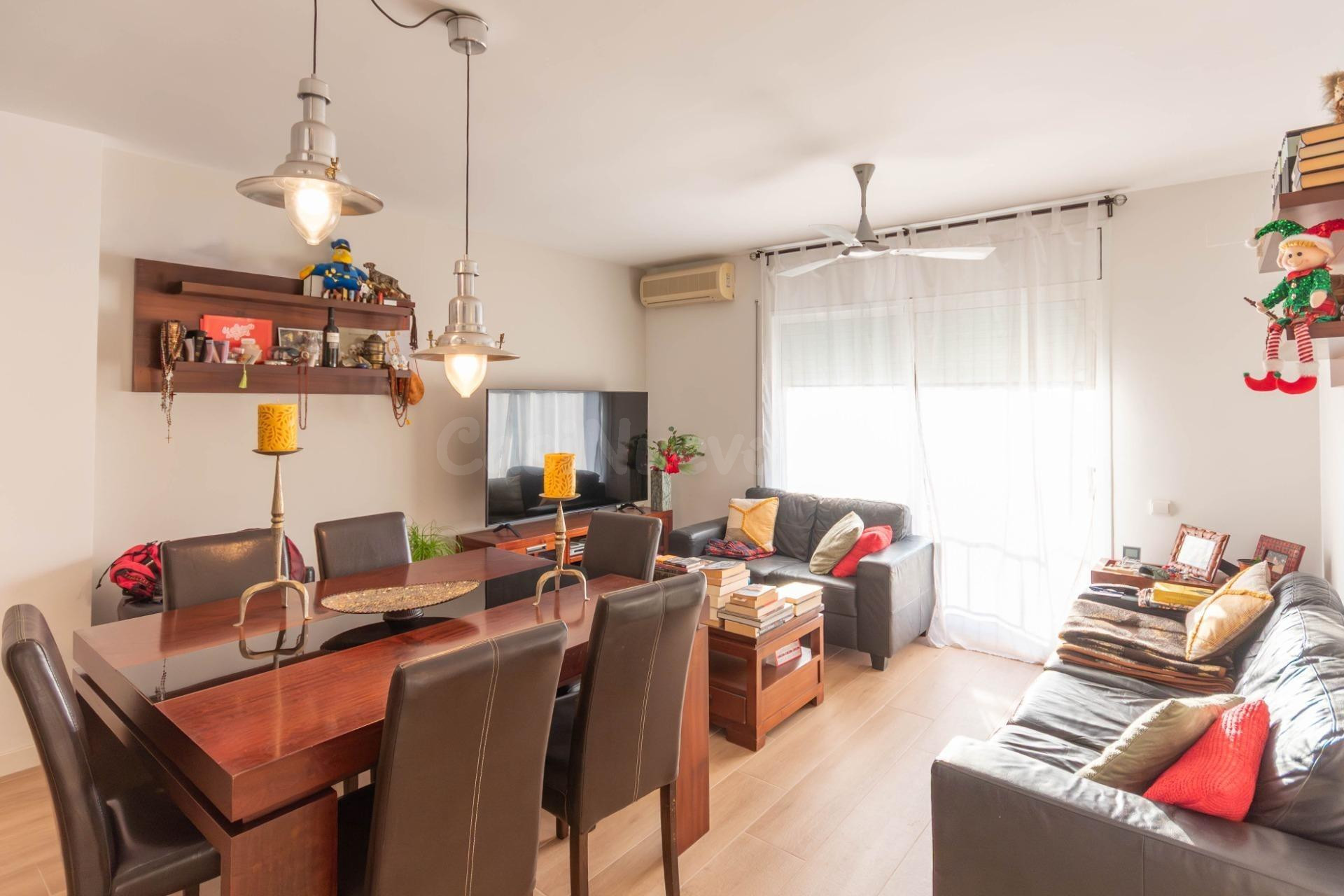 Ático reformado en Cubelles con terraza de 120 m2 - foto 4