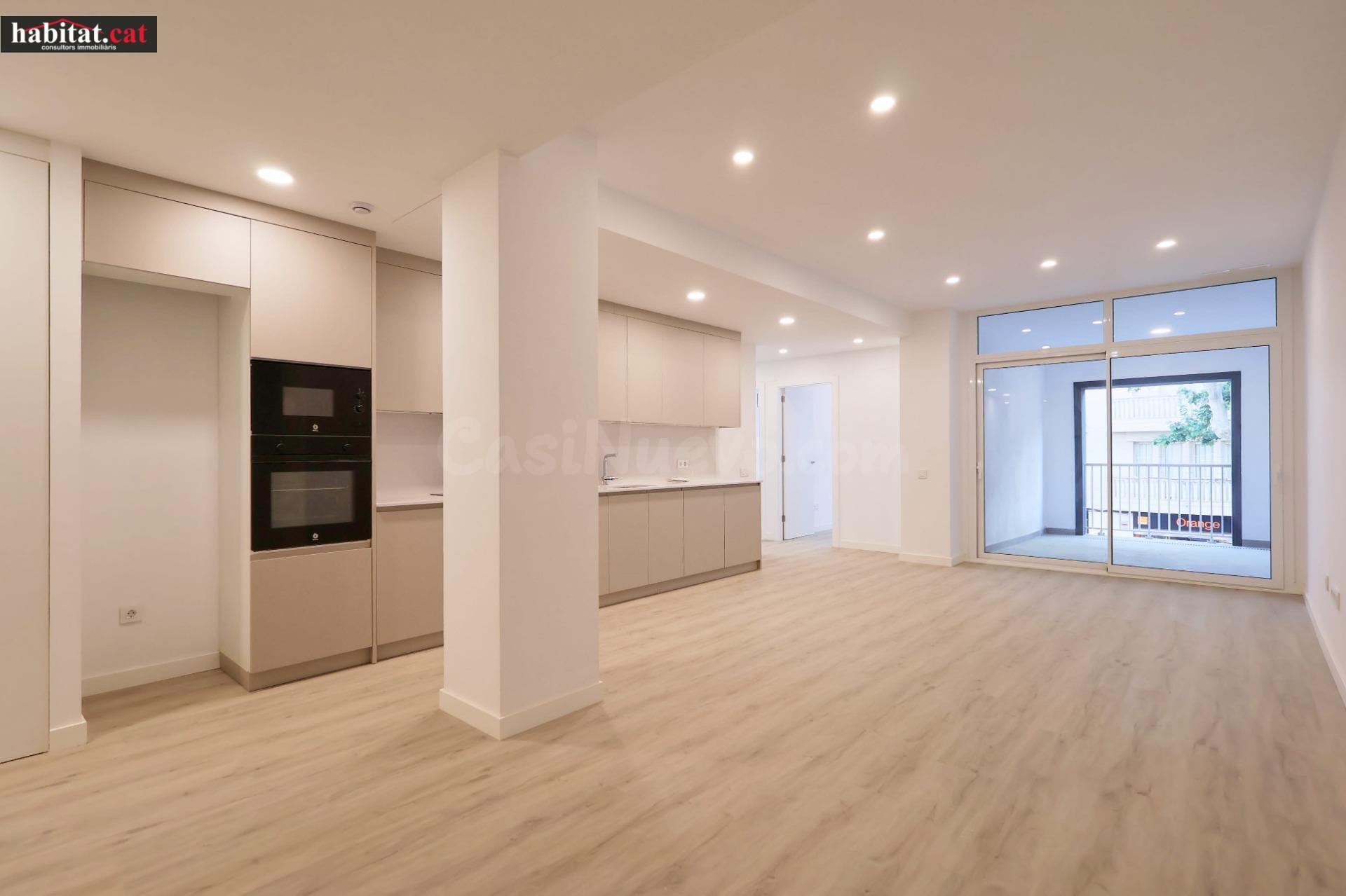 EXCLUSIVO PISO ESQUINERO REFORMADO EN LA RAMBLA PRINCIPAL DE - foto 2