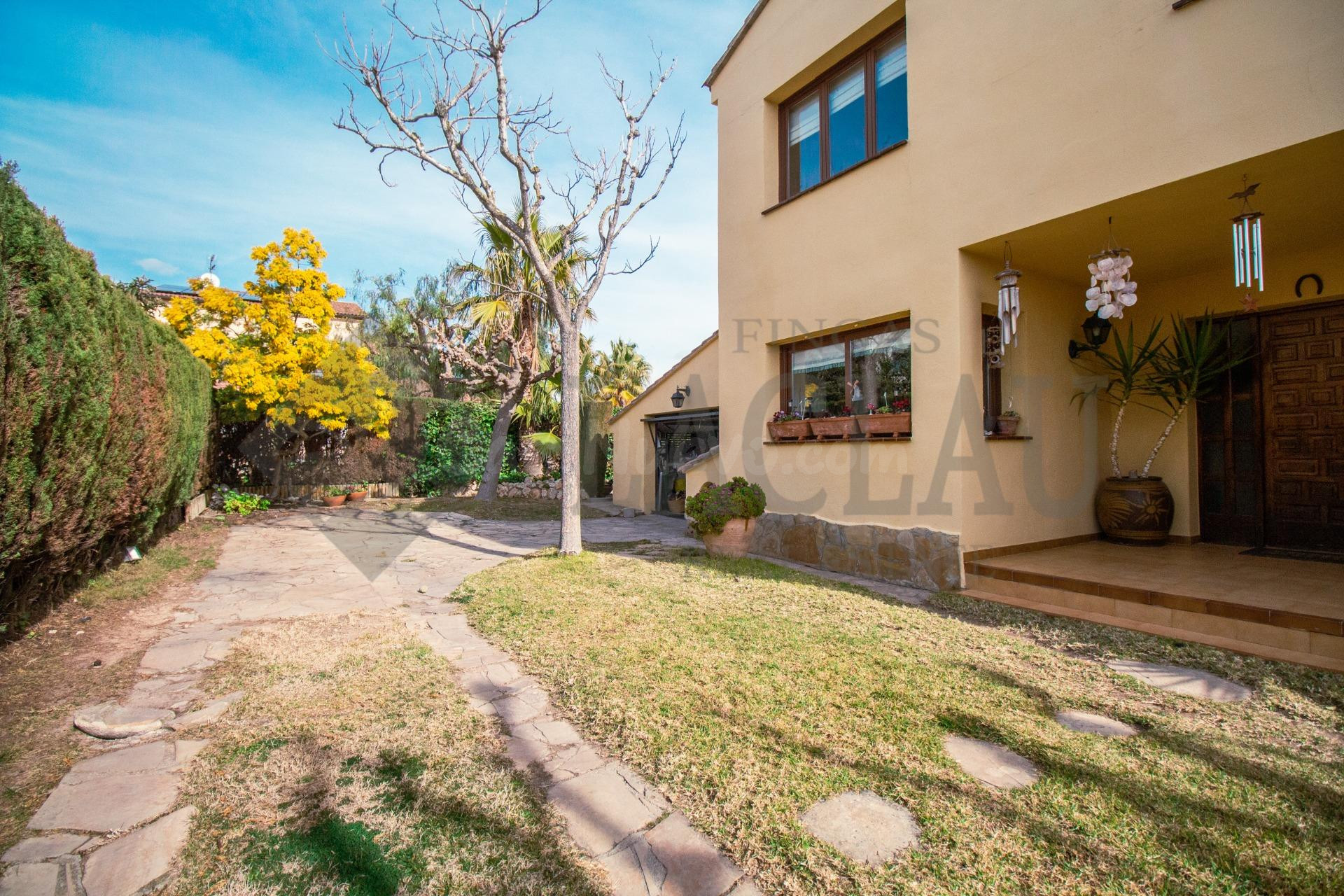 Preciosa casa adosada con bonito jardín en Pacs, exclusiva z - foto 2