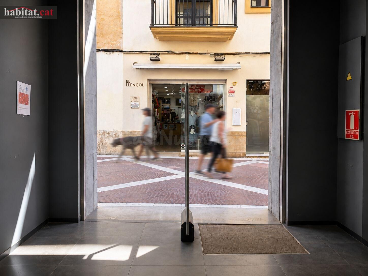 LOCAL EN ALQUILER EN CALLE CAPUTXINS - VILANOVA I LA GELTRU - foto 2