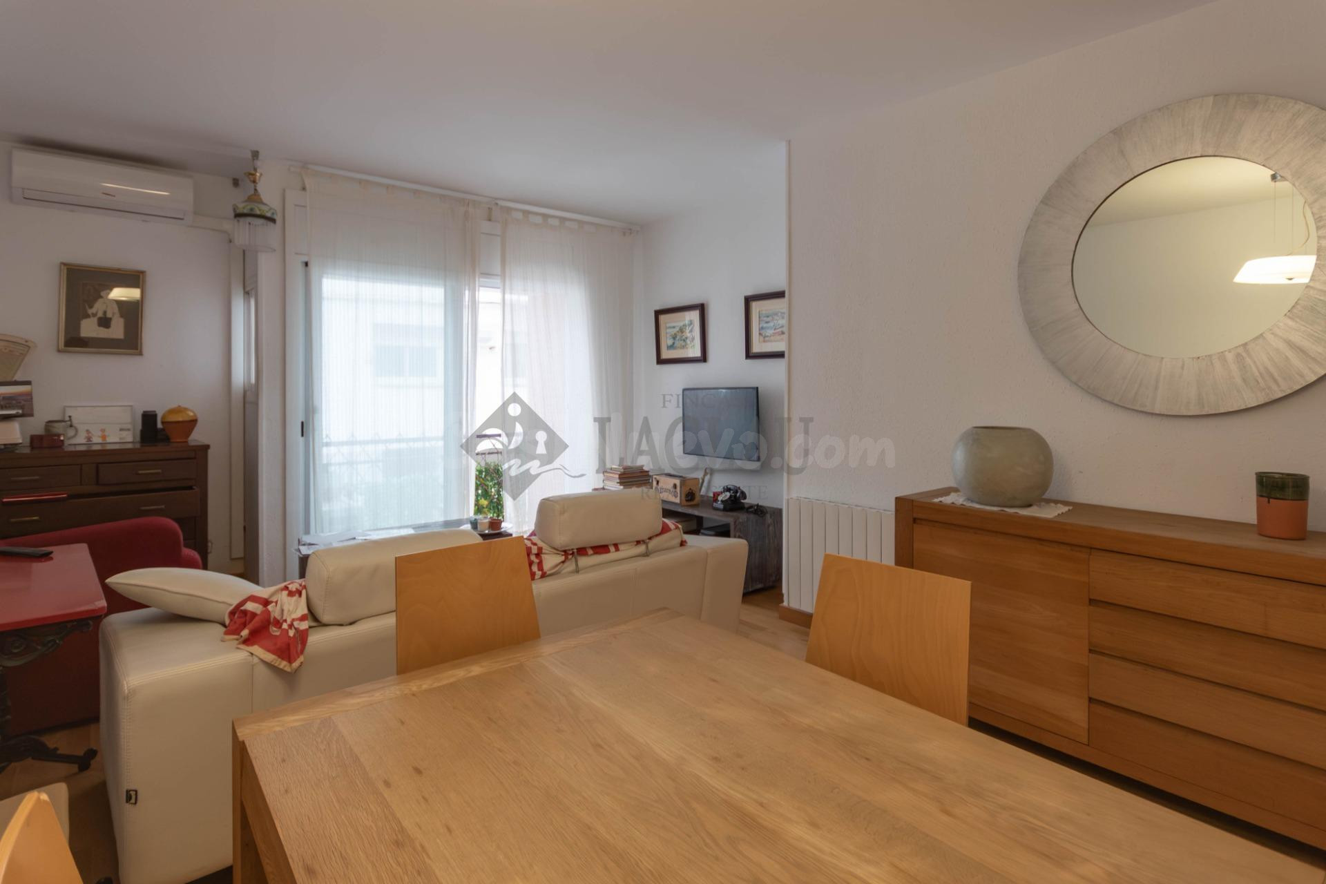 en venta, planta baja con balcón,dos dormitorios y patio en 