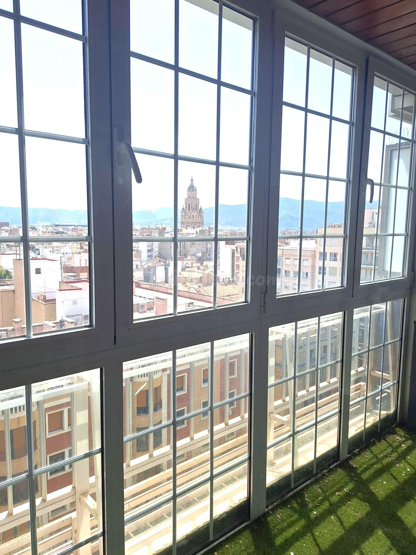 Vendemos este amplio piso con maravillosas vistas panorámica