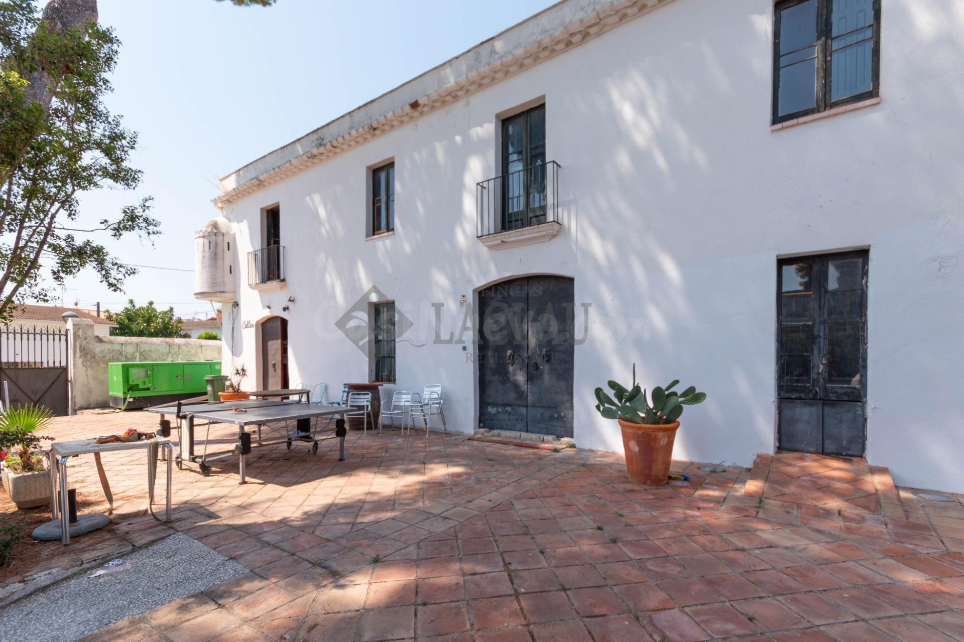 Descubre esta masía con historia y enorme potencial en Cunit - foto 3