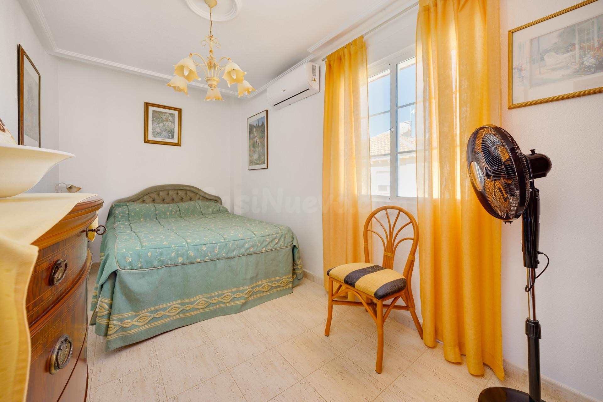 Chalet de 4 dormitorios con amplio jardín en Torreblanca - foto 5