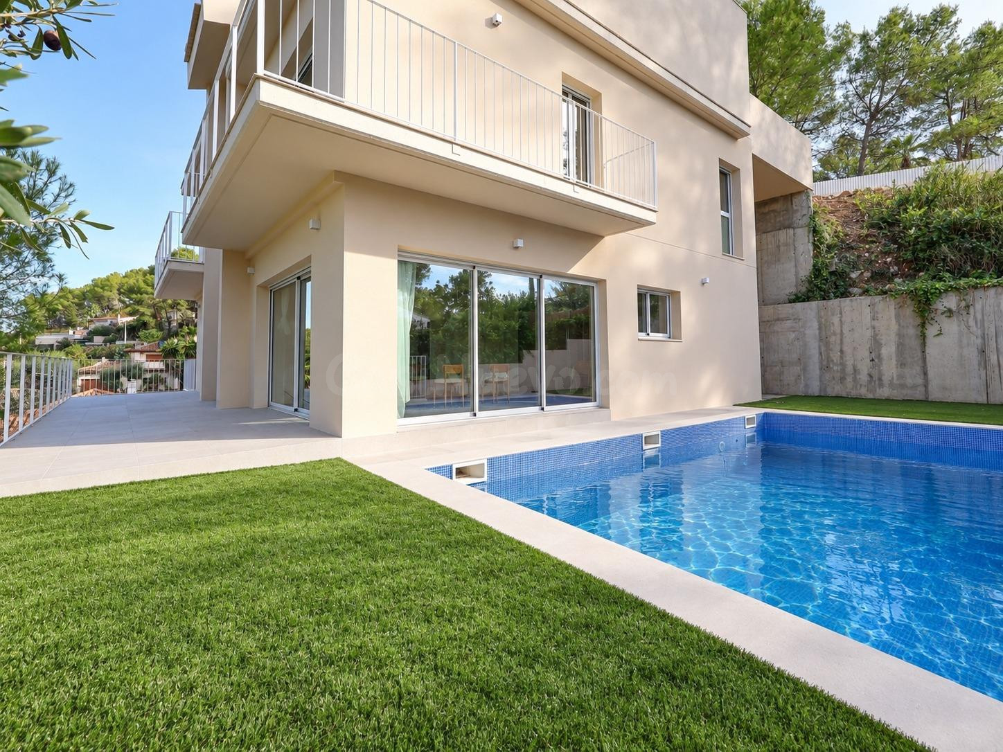 EXCLUSIVA CASA DE 443 m2 EN OLIVELLA, CON PISCINA, ASCENSOR 