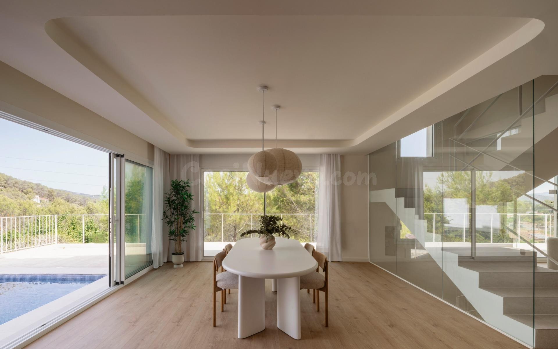 EXCLUSIVA CASA DE 443 m2 EN OLIVELLA, CON PISCINA, ASCENSOR  - foto 3