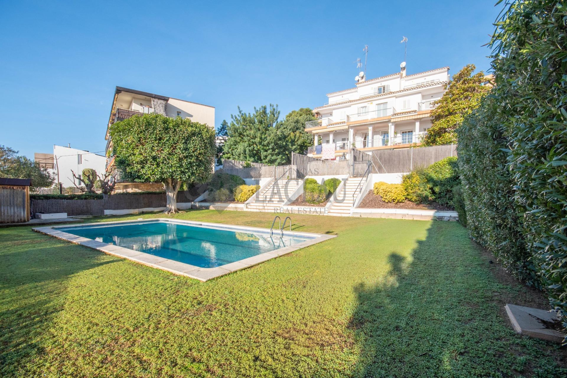 Casa pareada en Levantina con magnificas vistas al mar y a S