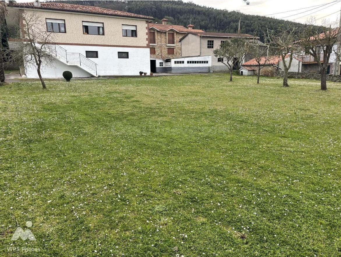 CASA EN ARNUERO CON VARIOS EDIFICIOS ANEXOS