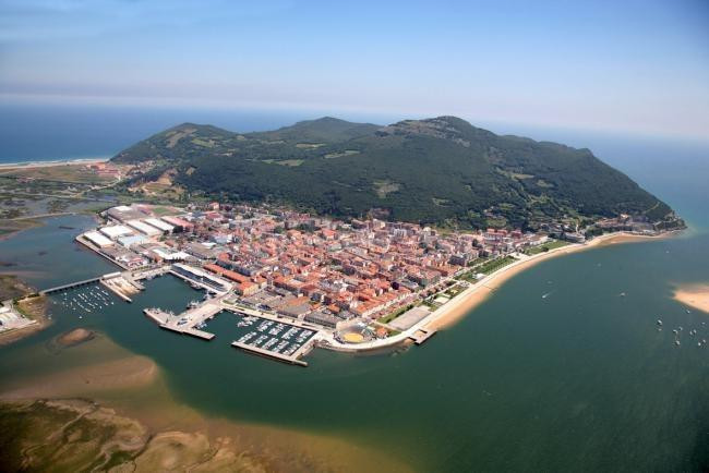 Local comercial en pleno centro de Santoña - foto 2
