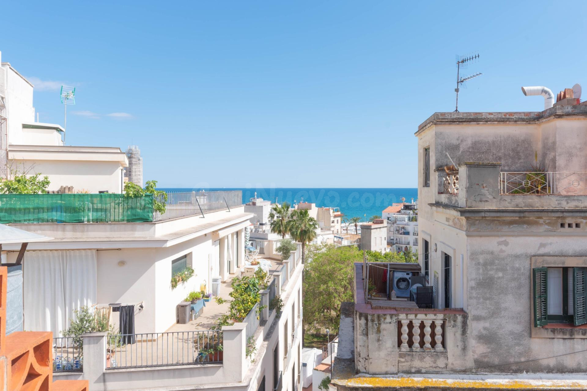 Atico en pleno corazón de Sitges con 3 terrazas y vistas al  - foto 4