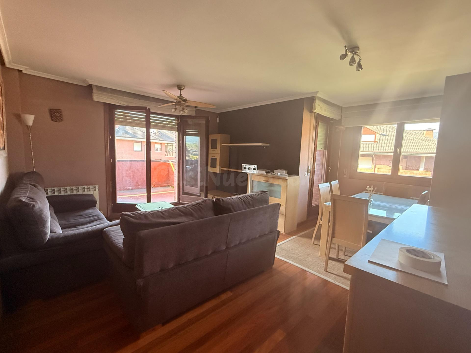 Dúplex con 3 terrazas, garaje y trastero en urbanización pri - foto 2