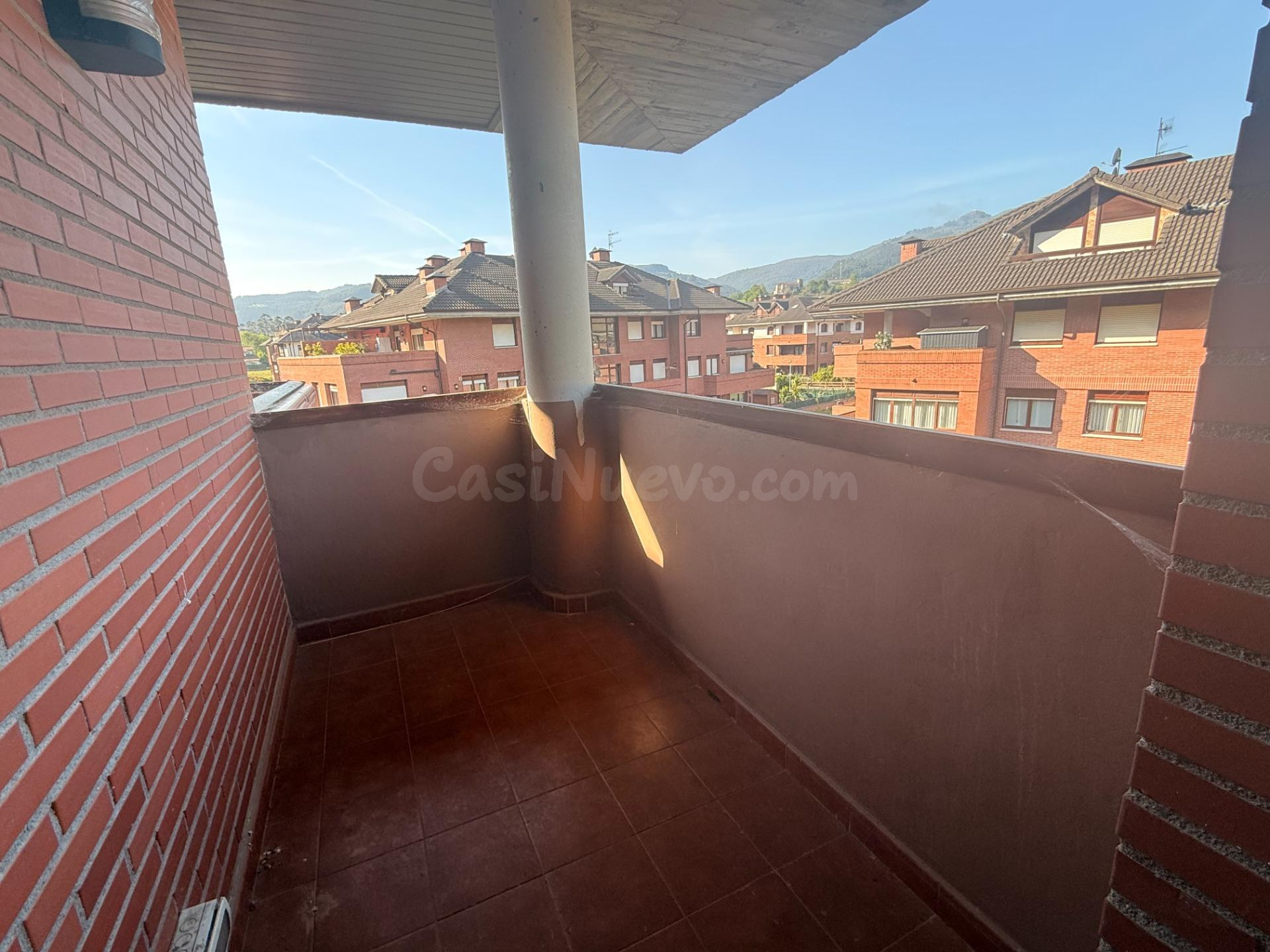 Dúplex con 3 terrazas, garaje y trastero en urbanización pri - foto 5