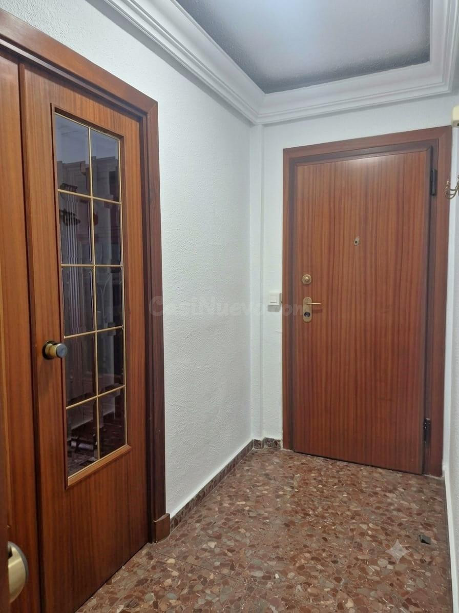 Alquiler de piso en Juan XXIII junto a tranvía - foto 2