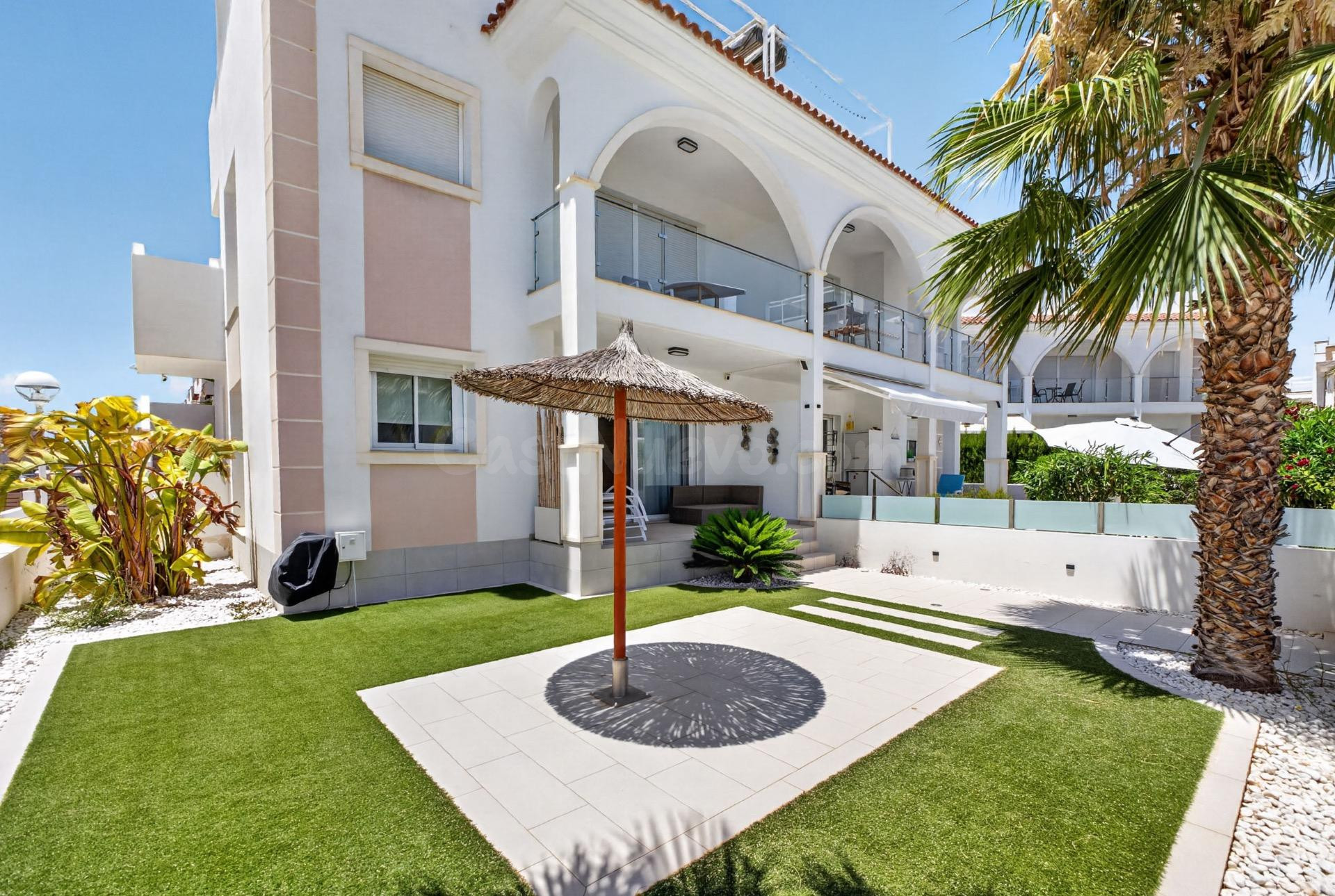Moderno apartamento con jardín privado y acceso directo a pi - foto 3