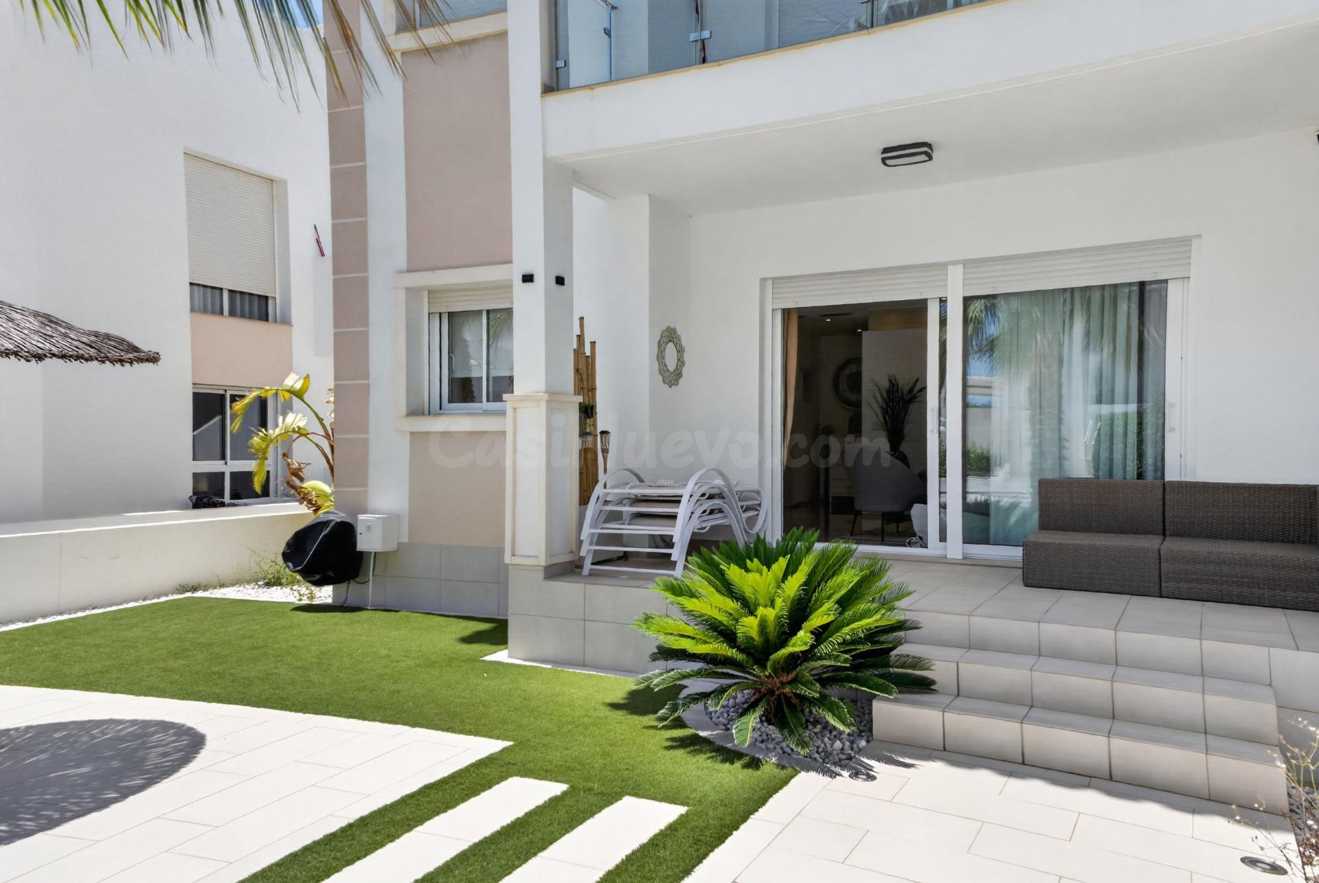 Moderno apartamento con jardín privado y acceso directo a pi - foto 4