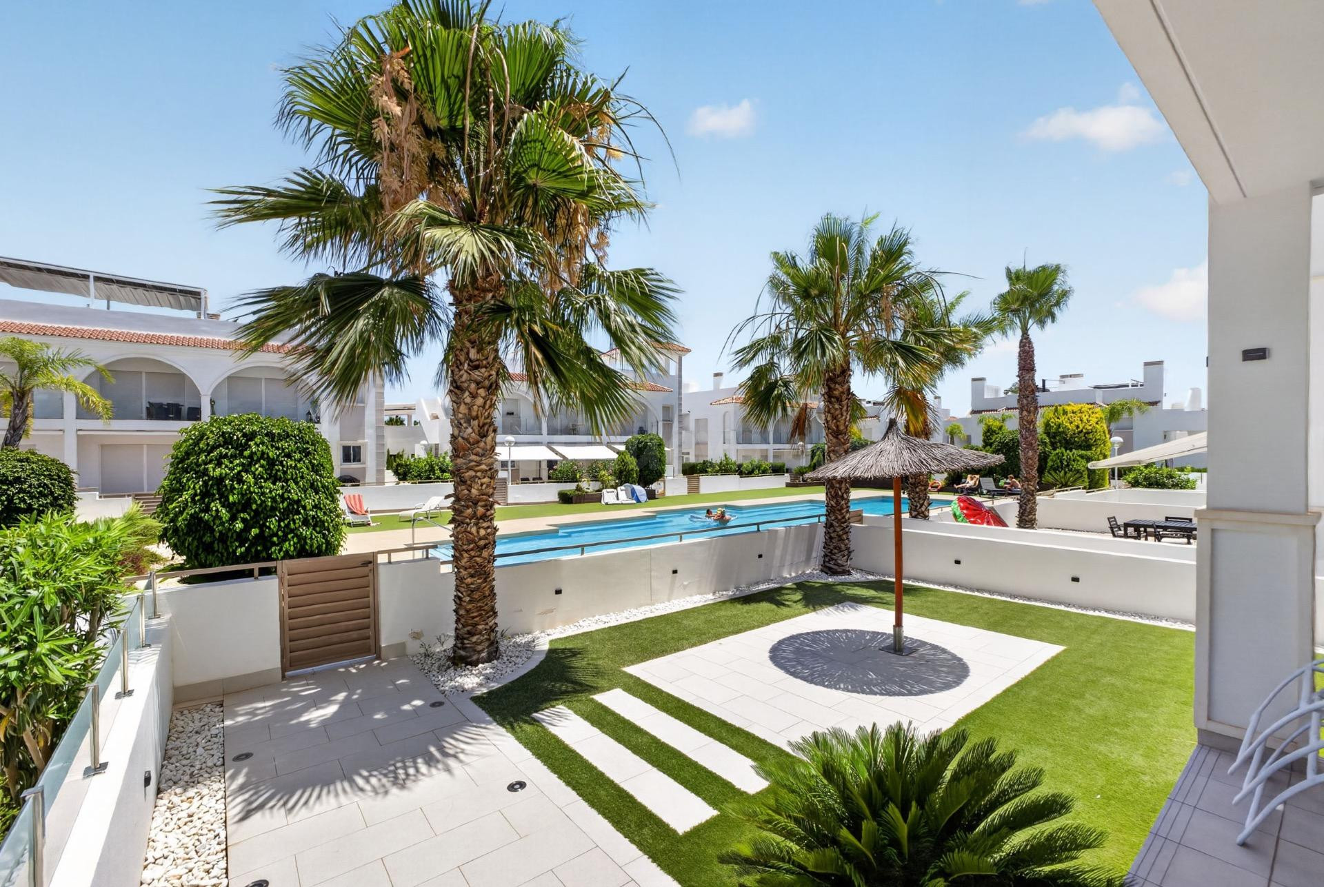 Moderno apartamento con jardín privado y acceso directo a pi - foto 5