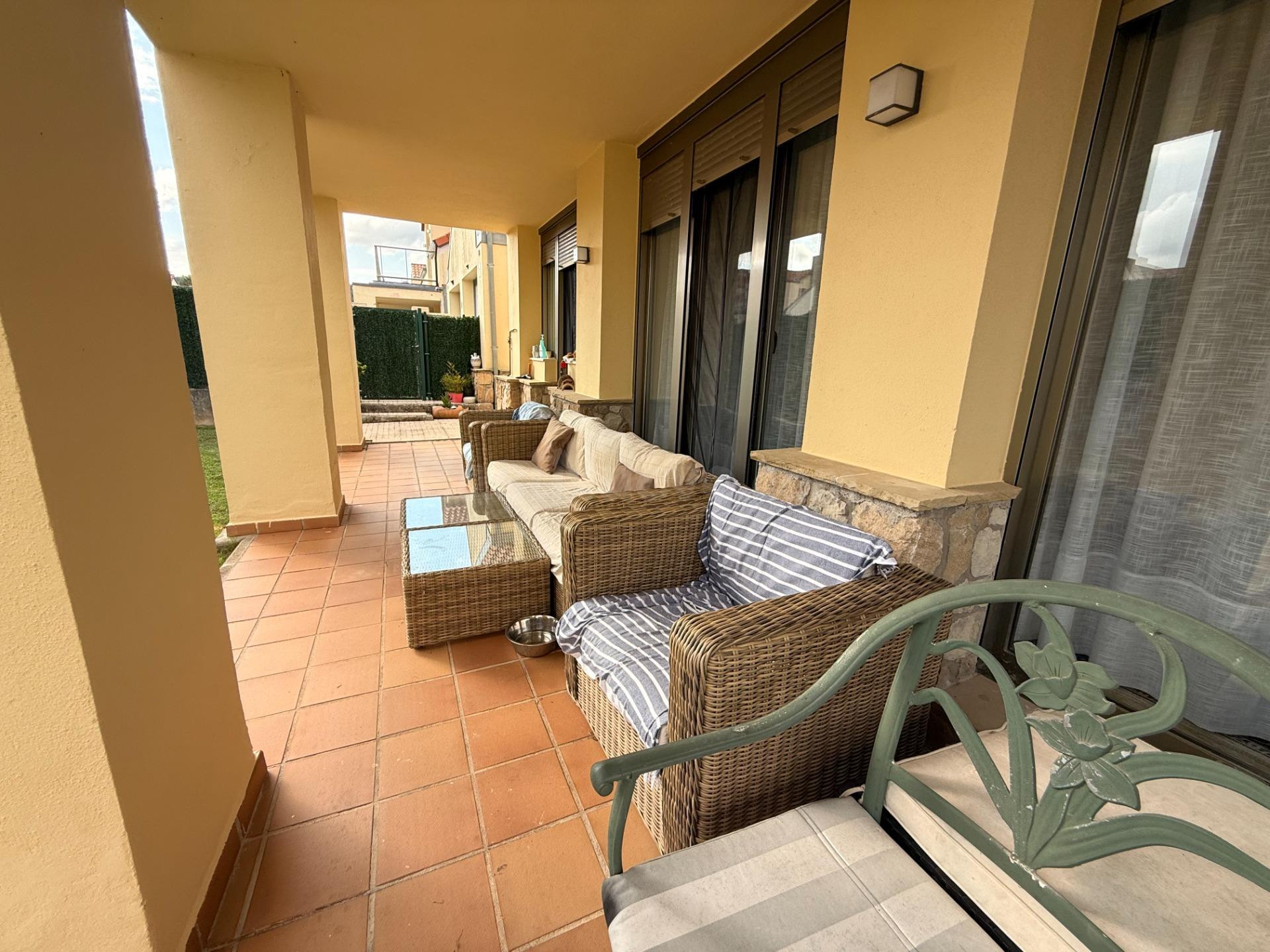 Chalet Independiente, listo para vivir, con terrazas y porch