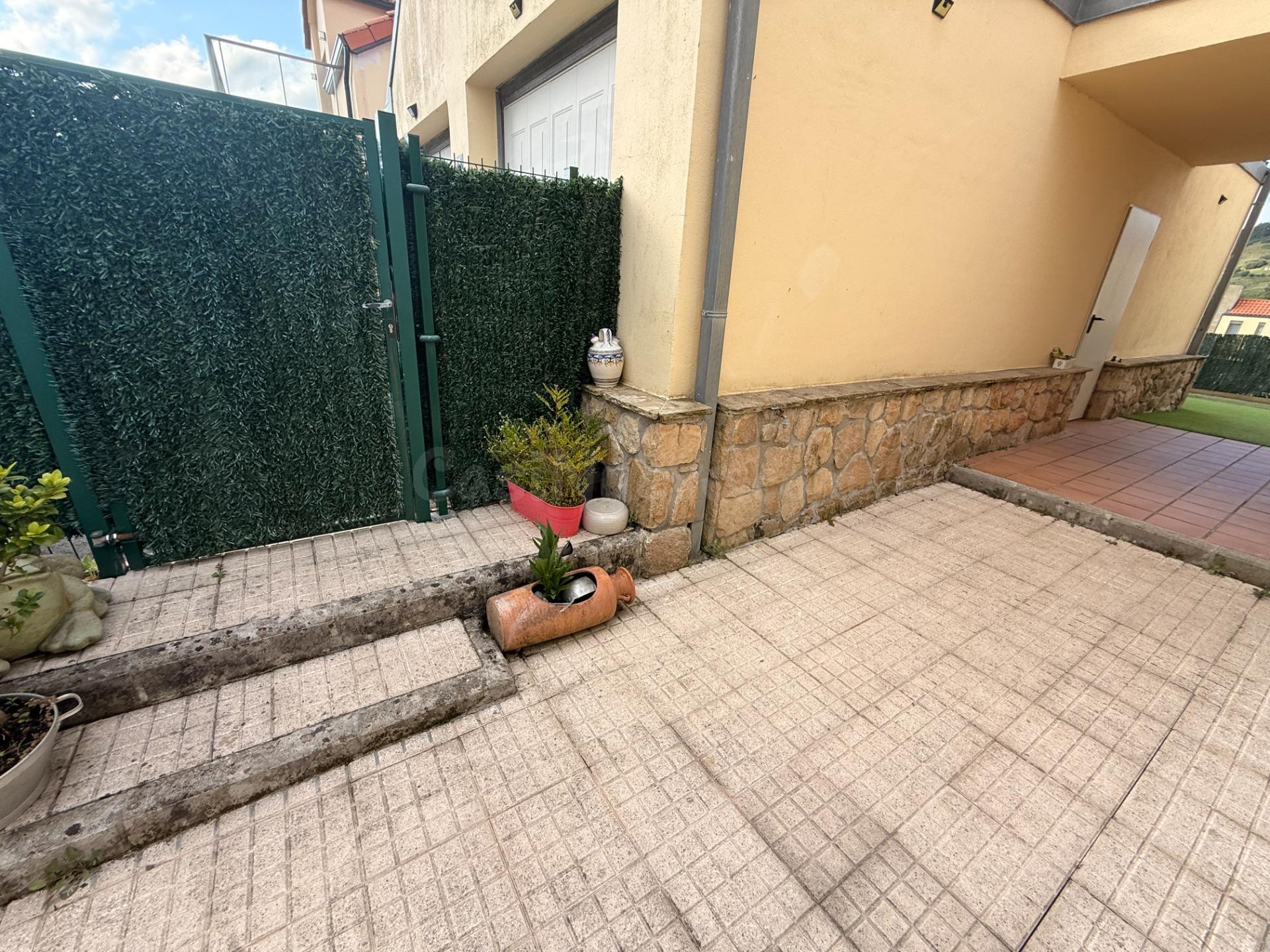 Chalet Independiente, listo para vivir, con terrazas y porch - foto 4
