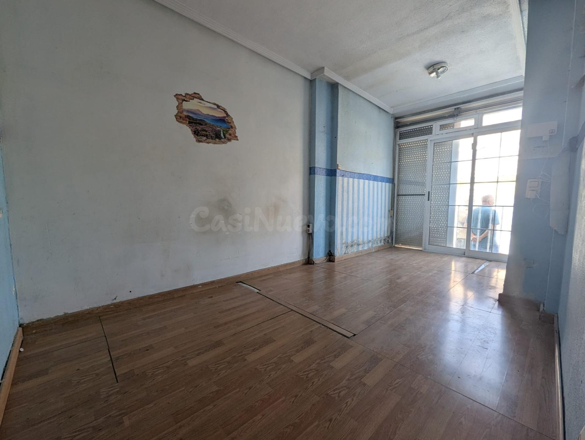 Bungalow planta baja para reformar con sótano - foto 4